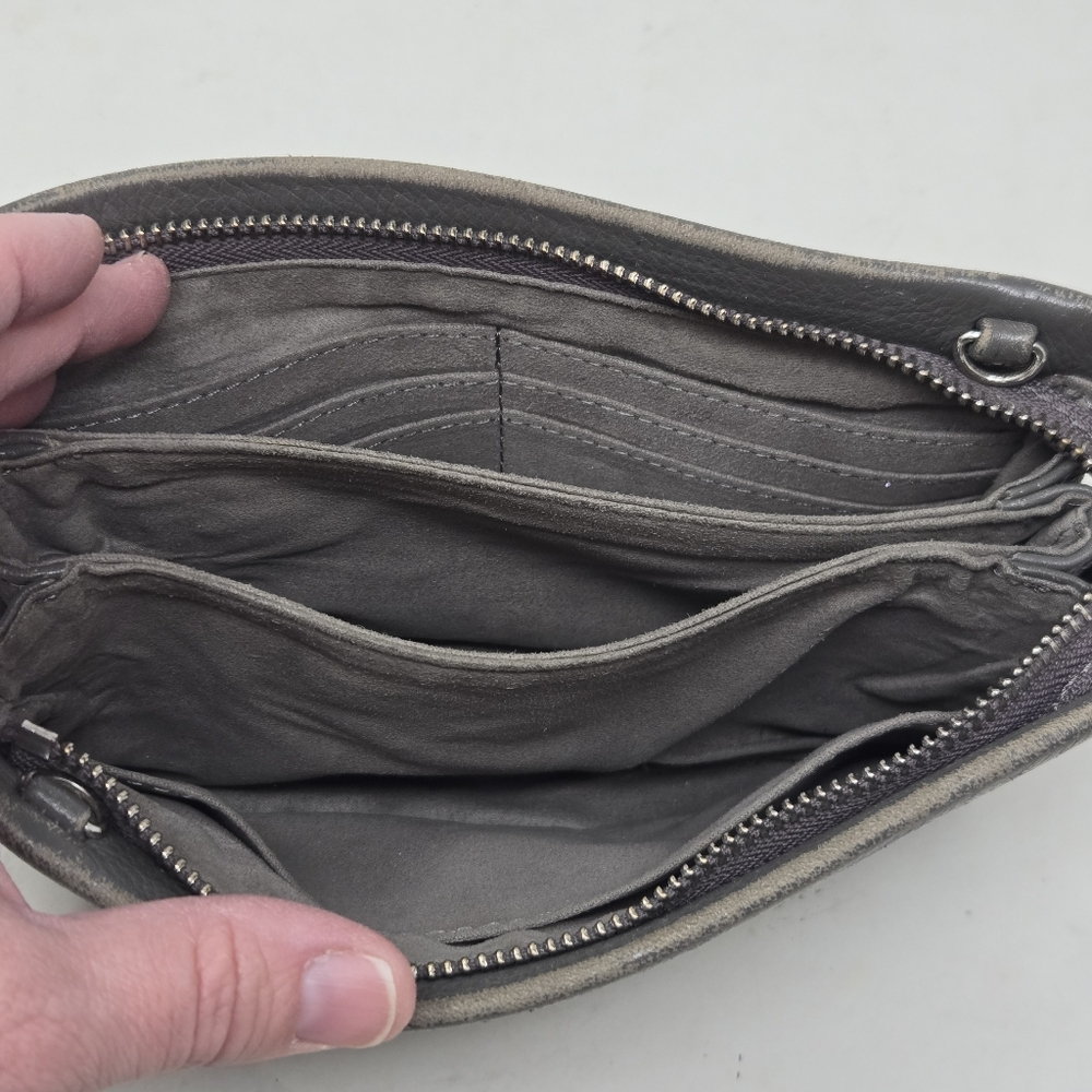 VINCE CAMUTO Pebbled Leather Wristlet Wallet Gray Phone 3 Compartment Zip Top - Picture 13 of 16